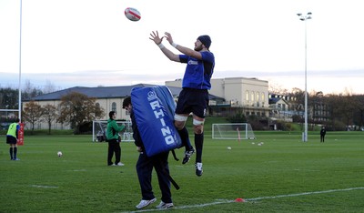 23.11.10 - Wales Rugby Training - Alun Wyn Jones takes high ball during training. 