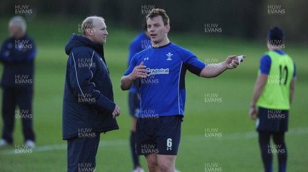 23.11.10 - Wales Rugby Training - Wales kicking coach Neil Jenkins talks to Matthew Rees(r) during training. 
