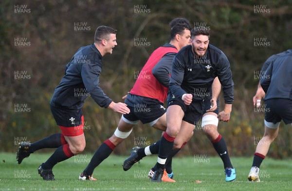 231117 - Wales Rugby Training - Owen Williams gets away from Scott Williams