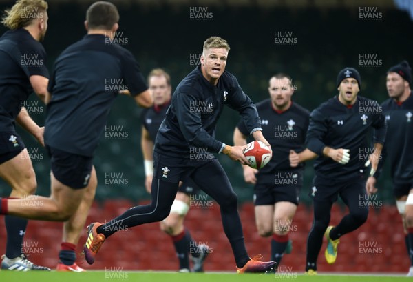 231118 - Wales Rugby Training - Gareth Anscombe during training