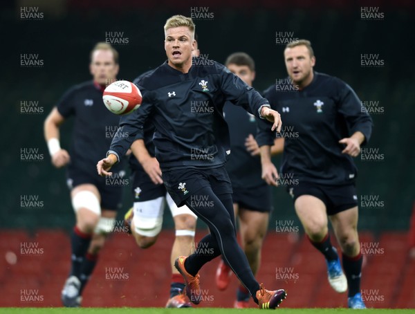231118 - Wales Rugby Training - Gareth Anscombe during training