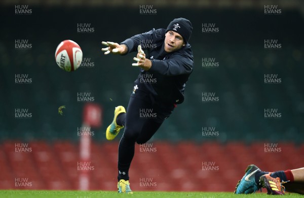 231118 - Wales Rugby Training - Gareth Davies during training