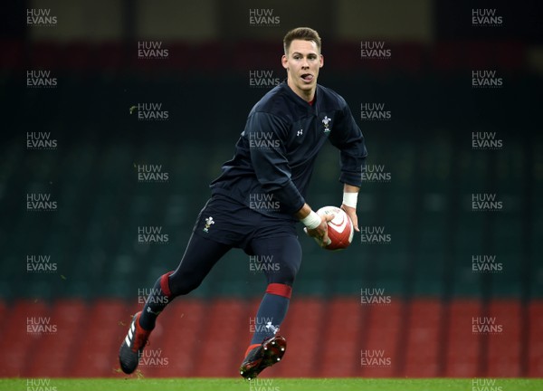 231118 - Wales Rugby Training - Liam Williams during training