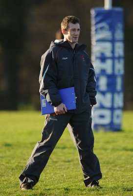 24.01.08 - Wales Rugby Training- Wales backs Coach, Rob Howley during training 