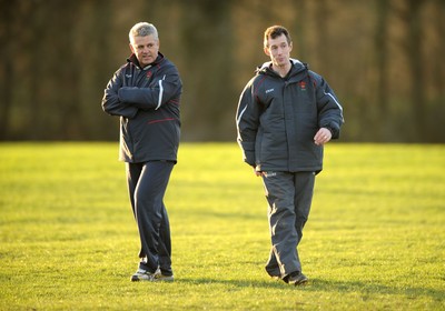 24.01.08 - Wales Rugby Training- Wales Coach, Warren Gatland(L) with Backs Coach, Rob Howley during training 