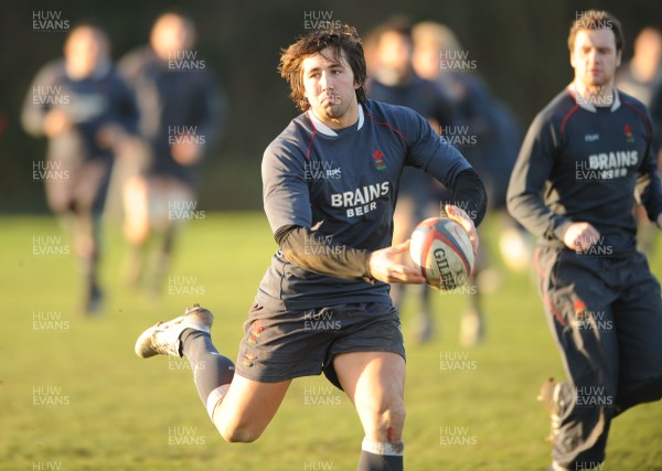 24.01.08 - Wales Rugby Training- Gavin Henson in action during training 