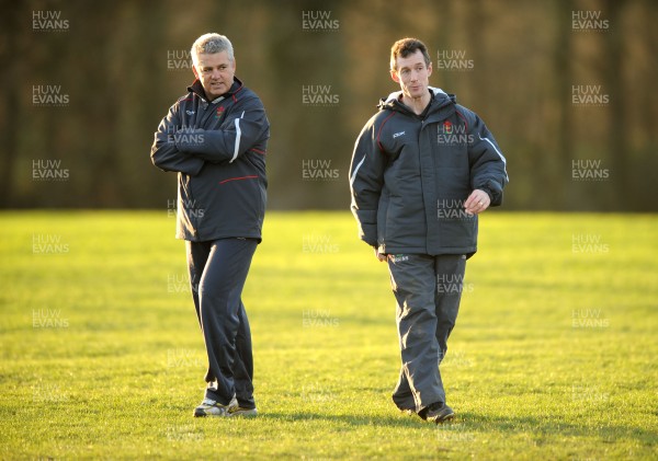 24.01.08 - Wales Rugby Training- Wales Coach, Warren Gatland(L) with Backs Coach, Rob Howley during training 