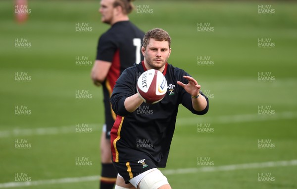 240117 - Wales Rugby Training - Thomas Young during training