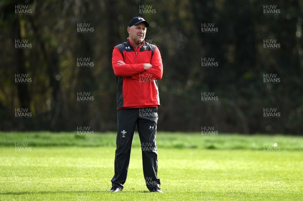 240120 - Wales Rugby Training - Wayne Pivac during training