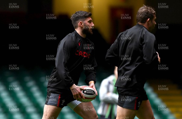 240223 - Wales Rugby Training - Owen Williams during training