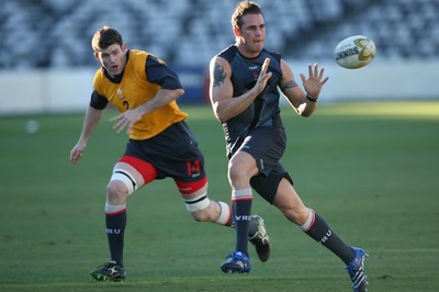 24.05.07  Wales rugby on Tour to Australia Lee Byrne links with Michael Owen(lt) at the  Blue Tongue Stadium in Gosford 