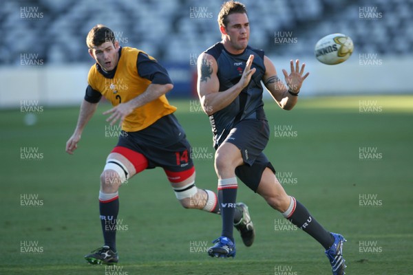 24.05.07  Wales rugby on Tour to Australia Lee Byrne links with Michael Owen(lt) at the  Blue Tongue Stadium in Gosford 