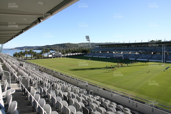 24.05.07  Wales rugby on Tour to Australia The team train at Blue Tongue Stadium in Gosford 