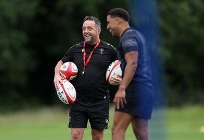 230625 - Wales Rugby Training - Matt Sherratt, Head Coach during training
