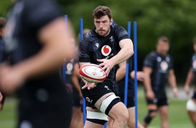 230625 - Wales Rugby Training - James Ratti during training