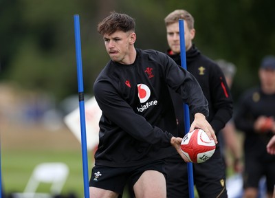 230625 - Wales Rugby Training - Tom Rogers during training