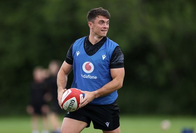 230625 - Wales Rugby Training - Reuben Morgan-Williams during training