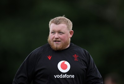 230625 - Wales Rugby Training - Keiron Assiratti during training