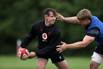 230625 - Wales Rugby Training - Tom Rogers during training