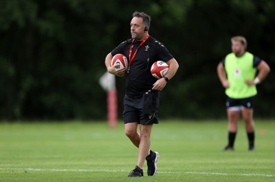 230625 - Wales Rugby Training - Matt Sherratt, Head Coach during training