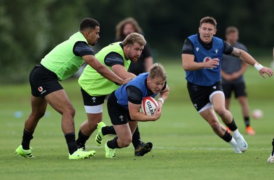 230625 - Wales Rugby Training - Sam Costelow during training