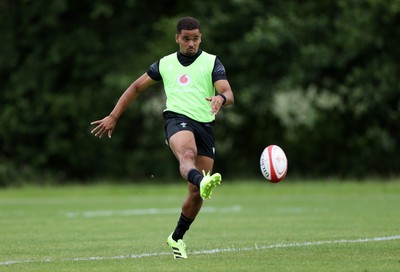 230625 - Wales Rugby Training - Ben Thomas during training
