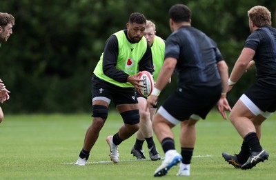 230625 - Wales Rugby Training - Taulupe Faletau during training