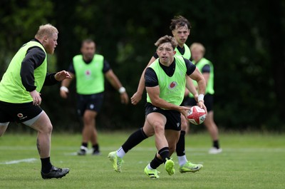 230625 - Wales Rugby Training - Dan Edwards during training