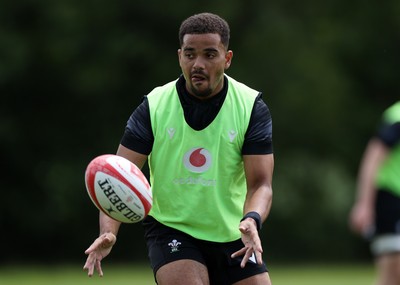 230625 - Wales Rugby Training - Ben Thomas during training