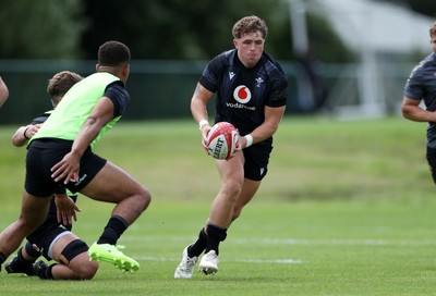 230625 - Wales Rugby Training - Macs Page during training