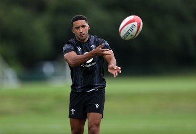 230625 - Wales Rugby Training - Keelan Giles during training
