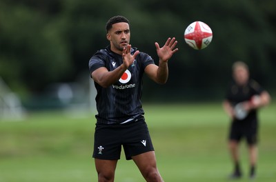 230625 - Wales Rugby Training - Keelan Giles during training