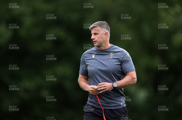 230625 - Wales Rugby Training - Robin Sowden-Taylor, Strength & Conditioning Coach during training
