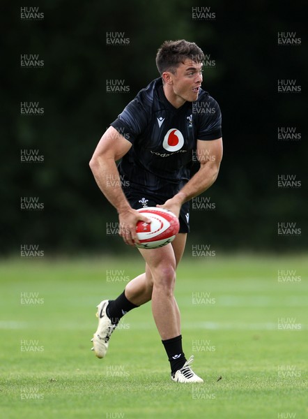 230625 - Wales Rugby Training - Reuben Morgan-Williams during training