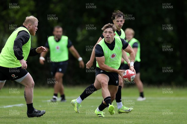 230625 - Wales Rugby Training - Dan Edwards during training