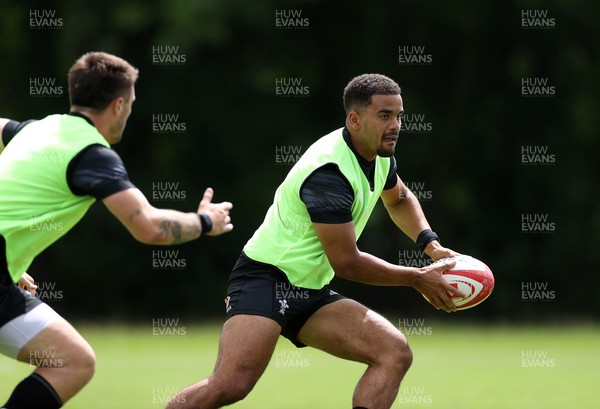 230625 - Wales Rugby Training - Ben Thomas during training