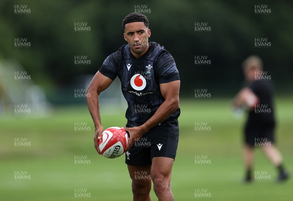 230625 - Wales Rugby Training - Keelan Giles during training