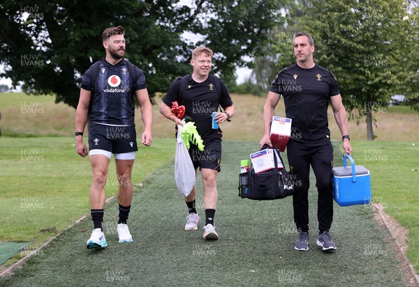 230625 - Wales Rugby Training - Johnny Williams, Sam Costelow and Ben Warburton, Physiotherapist during training