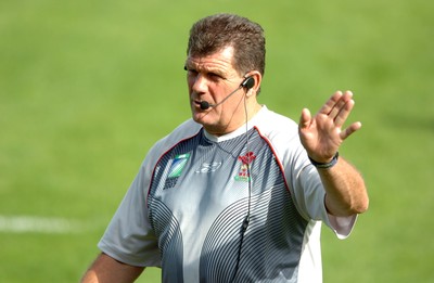 24.09.07 - Wales Rugby World Cup Training - Wales Coach, Gareth Jenkins during training 