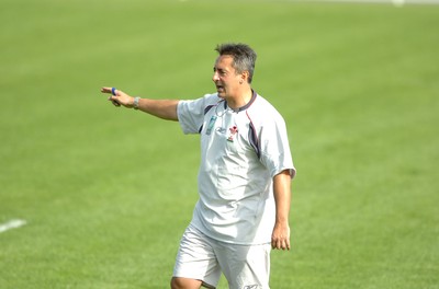 24.09.07 - Wales Rugby World Cup Training - Wales Assistant Coach, Nigel Davies during training 