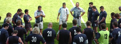 24.09.07 - Wales Rugby World Cup Training - Gareth Jenkins talks to his players during training 