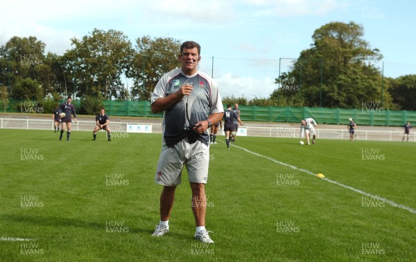 24.09.07 - Wales Rugby World Cup Training - Wales Coach, Gareth Jenkins during training 