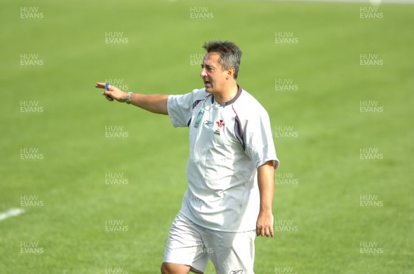 24.09.07 - Wales Rugby World Cup Training - Wales Assistant Coach, Nigel Davies during training 