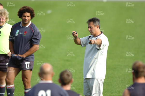 24.09.07 - Wales Rugby World Cup Training - Wales Assistant Coach, Nigel Davies during training 