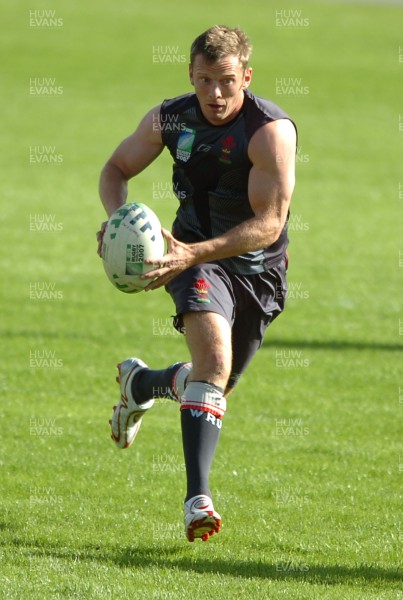 24.09.07 - Wales Rugby World Cup Training - Kevin Morgan in action during training 