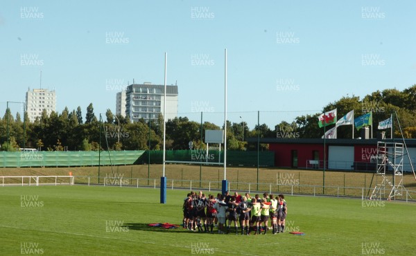24.09.07 - Wales Rugby World Cup Training - Wales players in action during training 