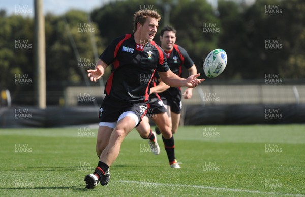 24.09.11 - Wales Rugby Training - Jonathan Davies during training. 