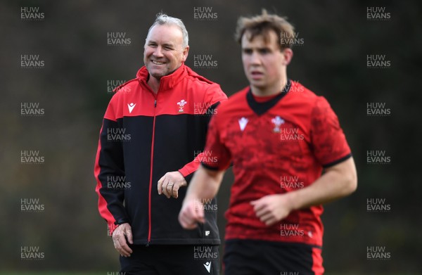 241120 - Wales Rugby Training - Wayne pica and Ioan Lloyd during training