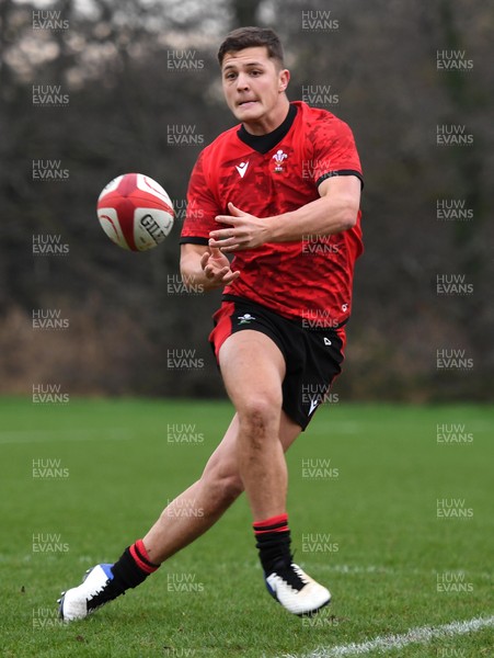 241120 - Wales Rugby Training - Callum Sheedy during training