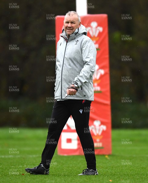 241122 - Wales Rugby Training - Wayne Pivac during training